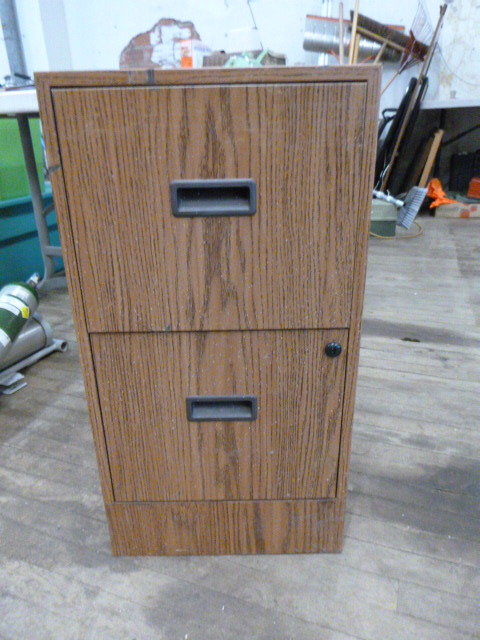 lot 15 image: 2 Drawer Metal File Cabinet