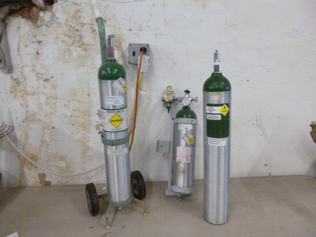 lot 16 image: 3 Oxygen Tanks