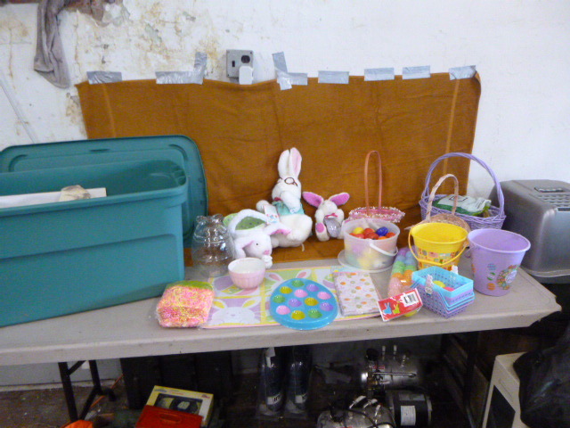 lot 40 image: Easter Deco