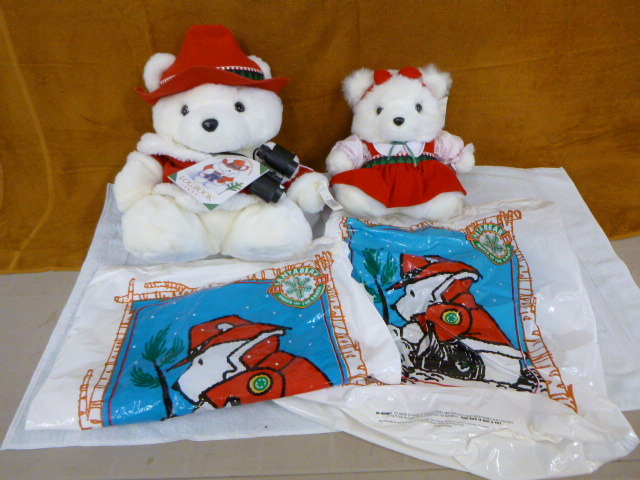 lot 44 image: 2 Dayton Hudson (1995) Santa Bears