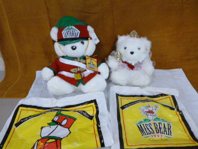 lot 46 image: 2 Dayton Hudson (1997) Santa Bears