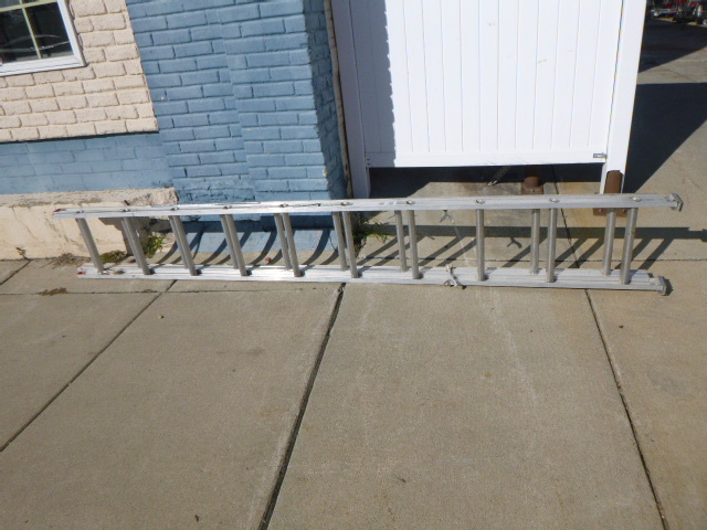 lot 5 image: Extension Ladder