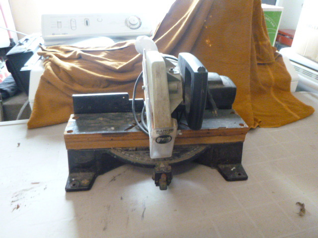 lot 63 image: Black & Decker Miter Saw