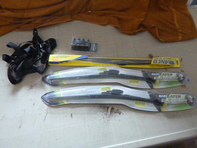 lot 73 image: Windshield Wiper Blades and Straps