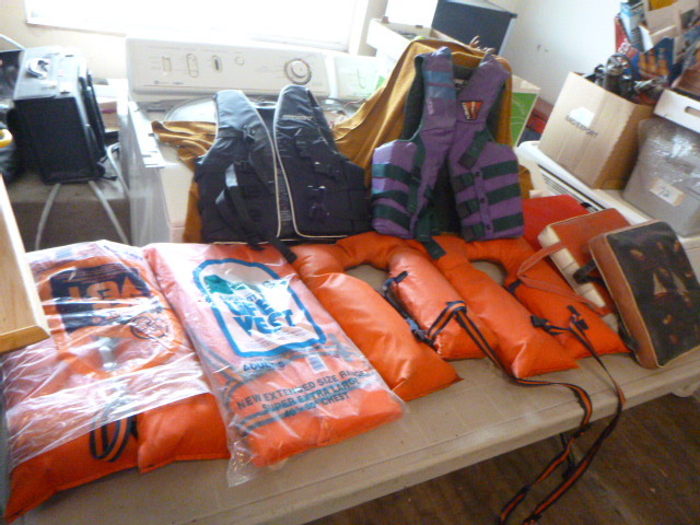 lot 76 image: Life Jackets and Thowable Devices