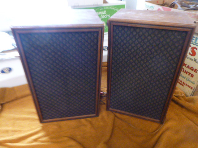 lot 84 image: 2 Model 66 Speakers