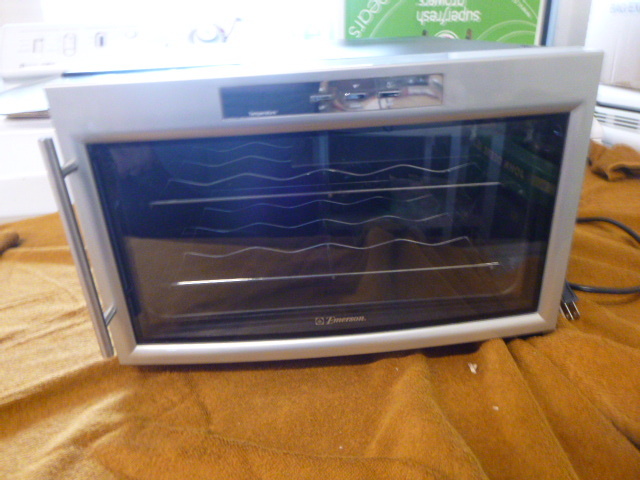lot 100 image: Emerson Wine Refrigerator