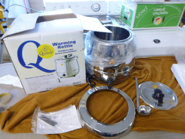 lot 101 image: Qualite Warming Kettle