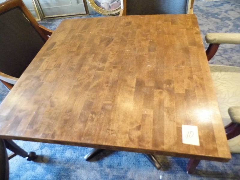 lot 10 image: Table