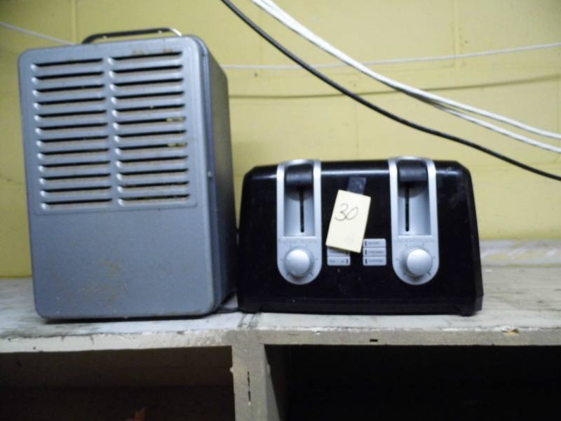 lot 30 image: Space Heater - Black & Decker Toaster