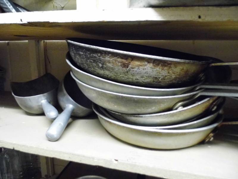 lot 35 image: Lot of 12 Pans - 2 Ice Scoops