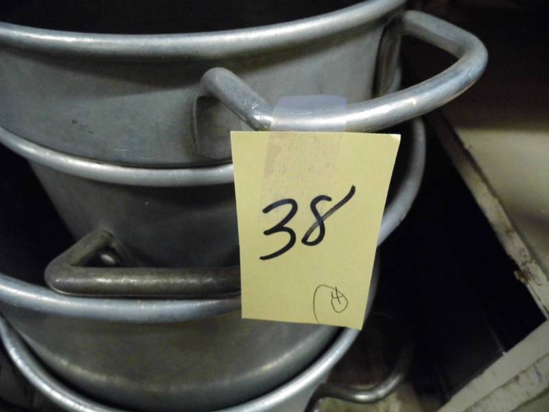 lot 38 image: Lot of 4 Stock Pots