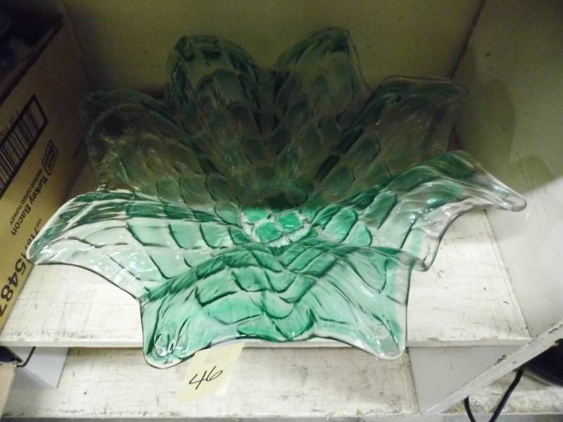 lot 46 image: Glass Bowl