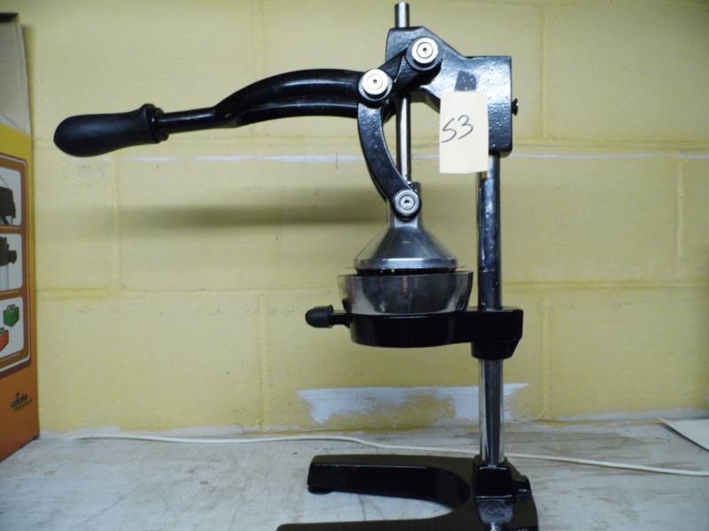 lot 53 image: Juicer - Chaffing DIsh