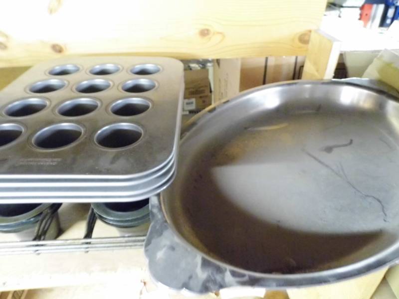 lot 76 image: Baking Pans