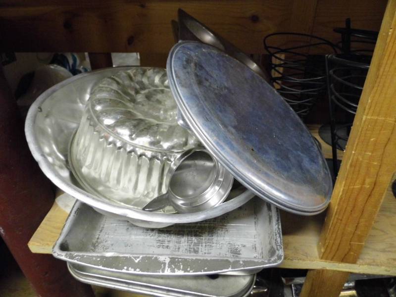 lot 80 image: Pans - Fry Holders - Misc