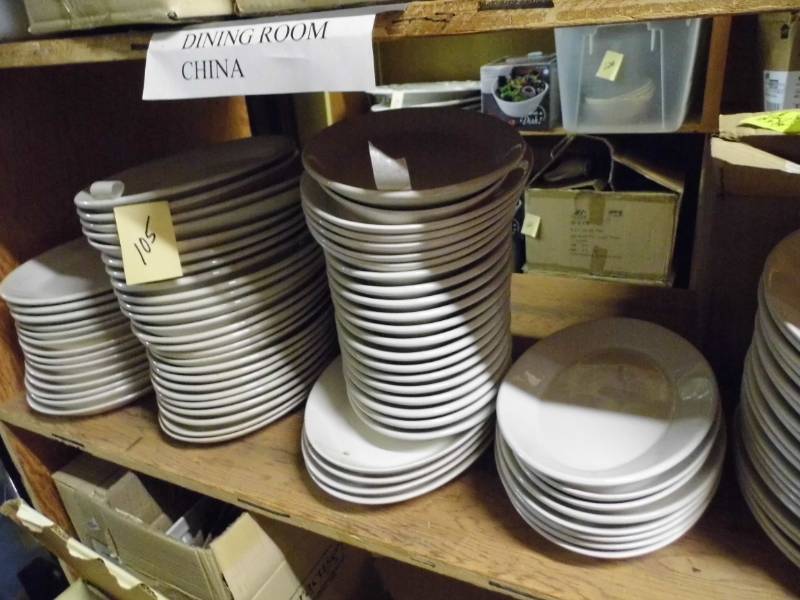 lot 105 image: Large Lot Oval Plates