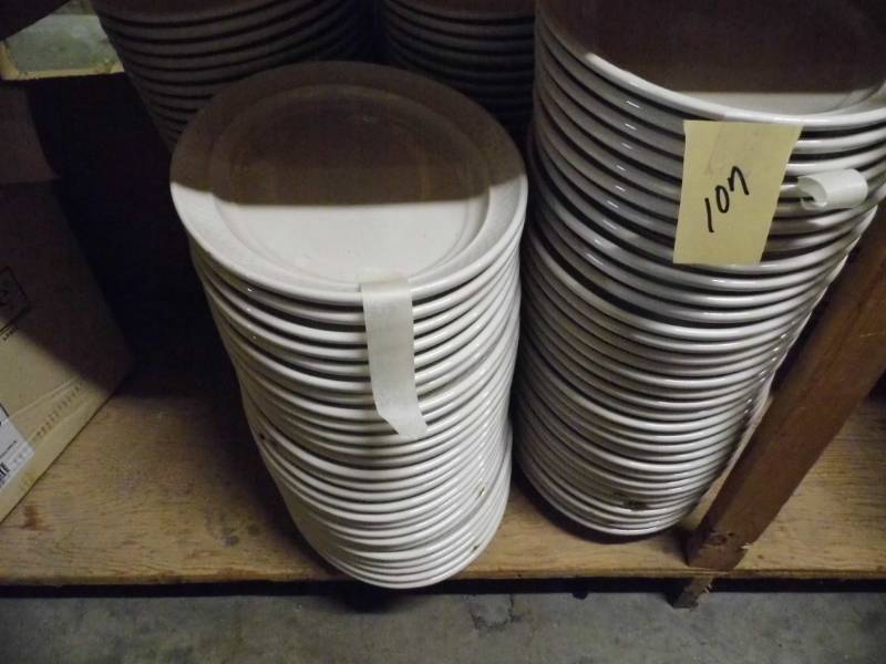 lot 107 image: Oval Plates