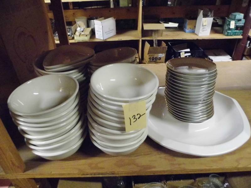 lot 132 image: Bowls - Dishes