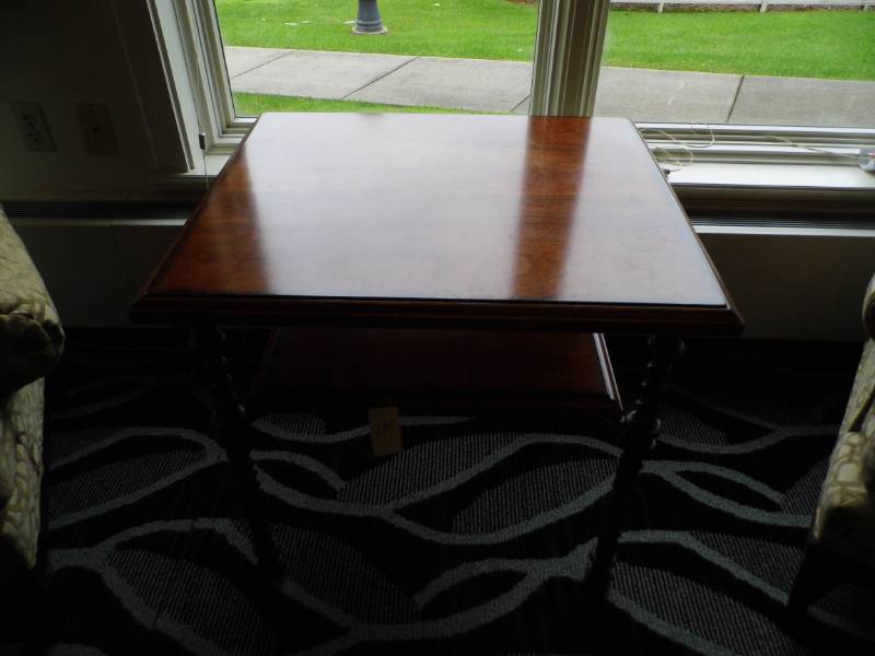 lot 175 image: End Table