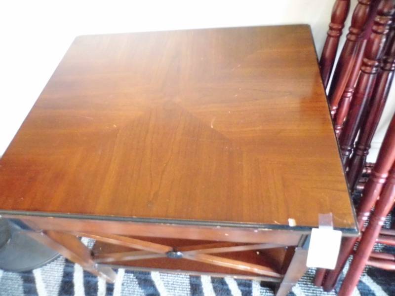 lot 176 image: End Table