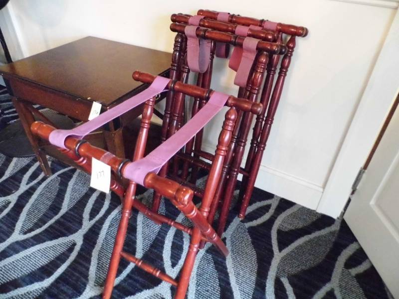 lot 177 image: Lot of 4 Tray Hodlers