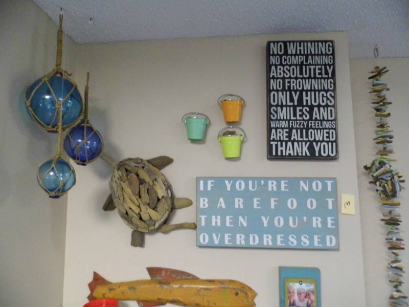 lot 199 image: Beach Wall Decor