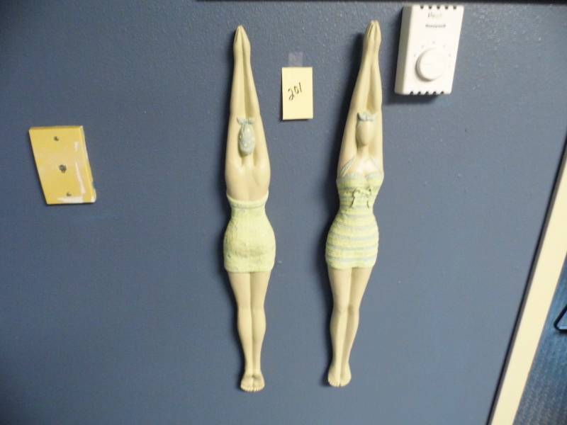 lot 201 image: Beach Wall Decor