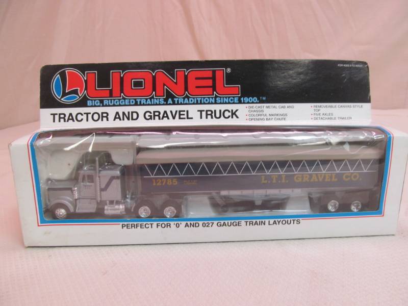 lot 9 image: Lionel train set semi