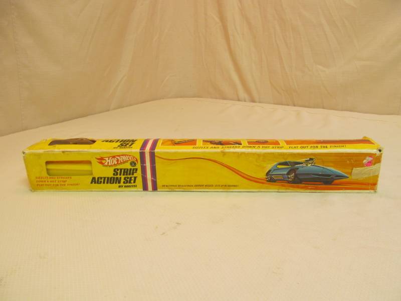 lot 11 image: Vintage hot wheels