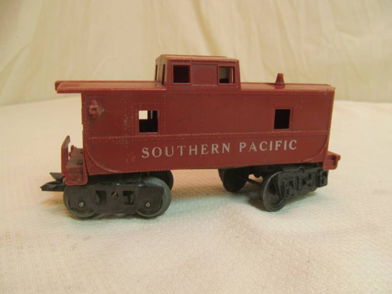 lot 33 image: Vintage mar train