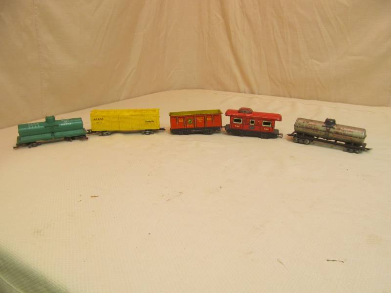 lot 38 image: Marx train