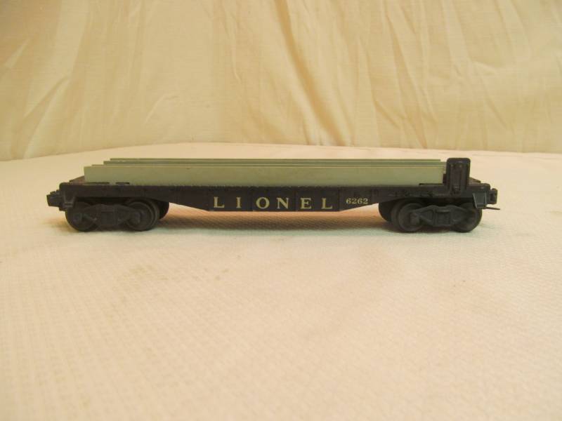 lot 57 image: Lionel train car