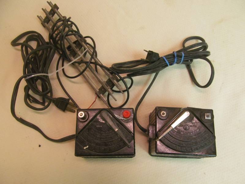 lot 64 image: Lionel transformers