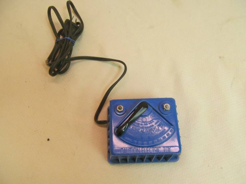 lot 66 image: Lionel transformer