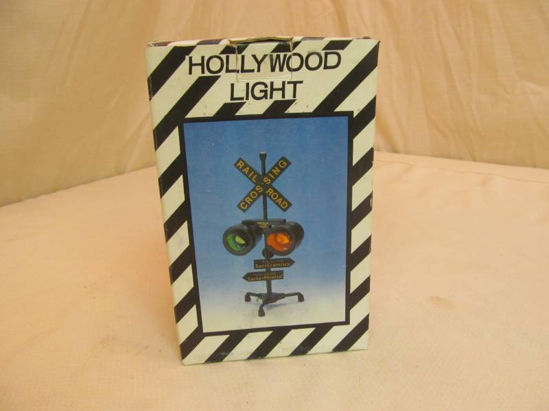 lot 83 image: Railroad crossing light