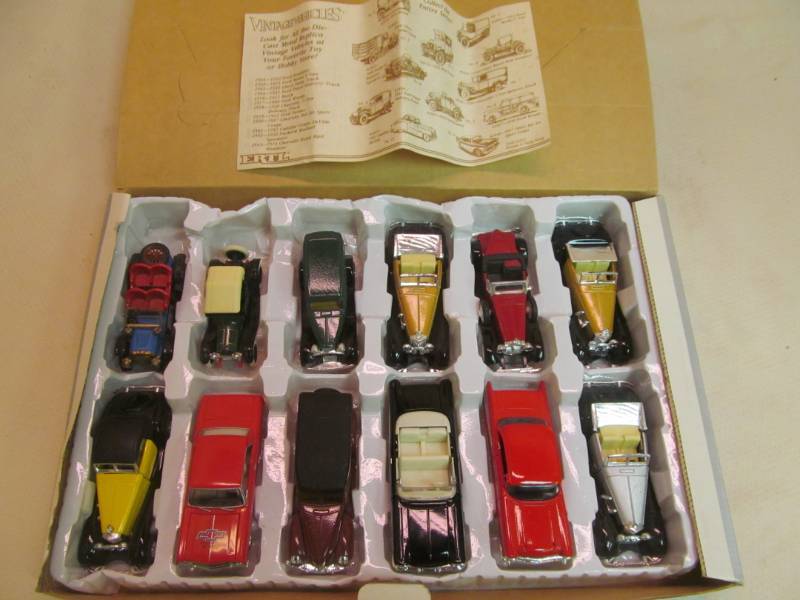 lot 90 image: Die cast vehicles