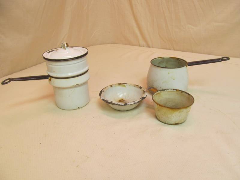 lot 108 image: Enamel bowls