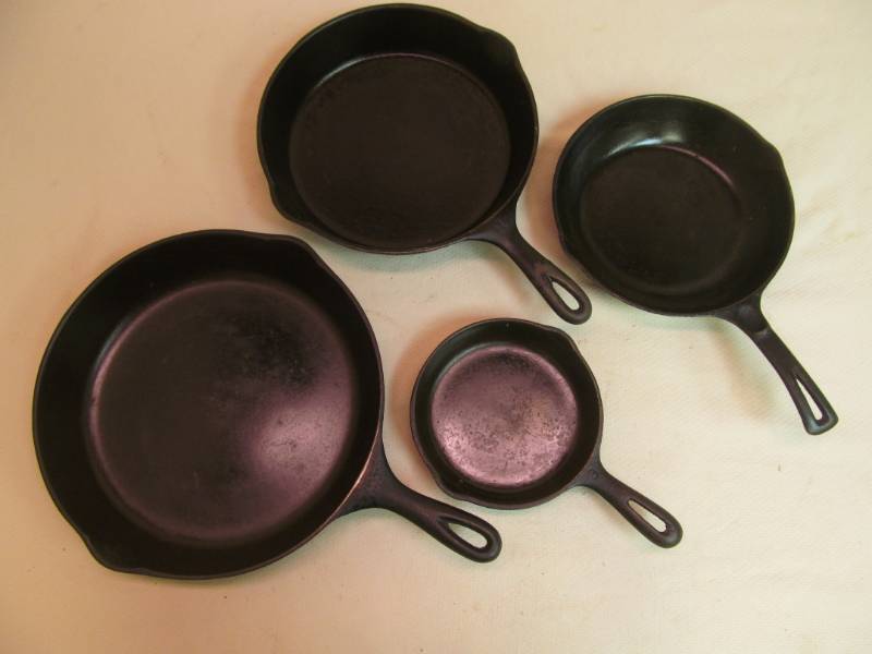 lot 109 image: Cast iron pans