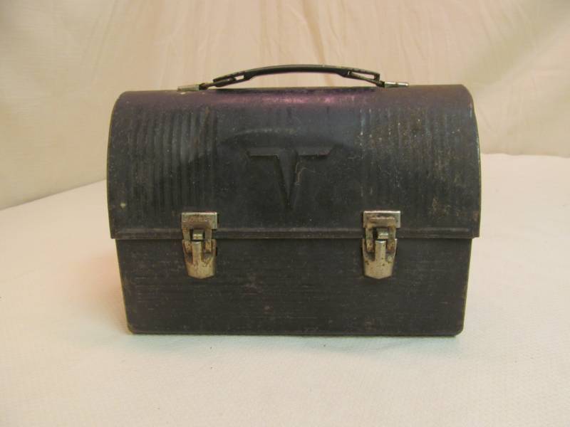 lot 127 image: collectible lunch box