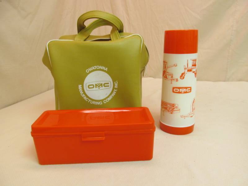 lot 128 image: collectible lunch box