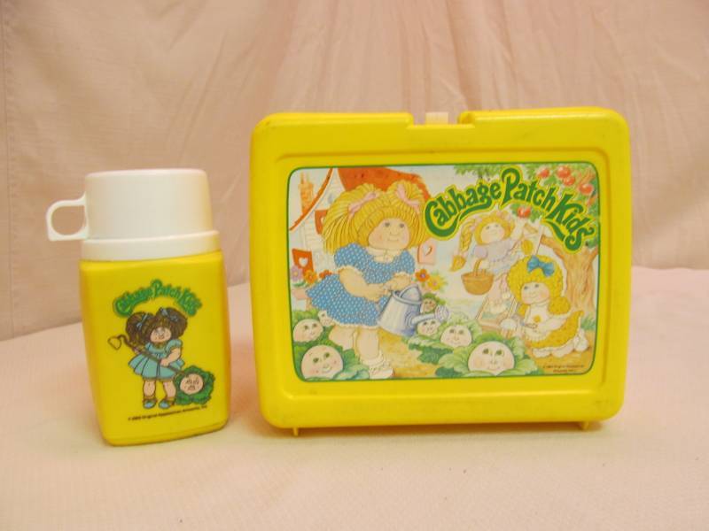 lot 132 image: vintage Thermos