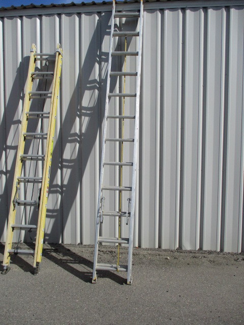 lot 11 image: 24 Aluminum Extension Ladder