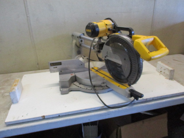 lot 12 image: Dewalt Miter Saw