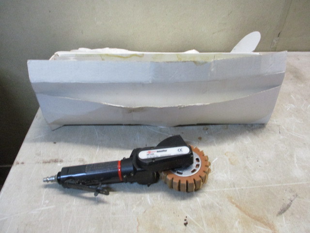 lot 20 image: Master Decal Removal Tool