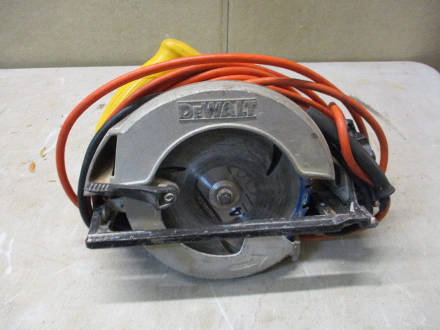 lot 28 image: Dewalt circular saw