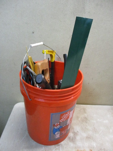lot 31 image: Bucket of tools