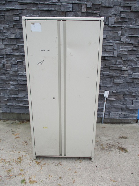 lot 52 image: Metal Storage Cabinet