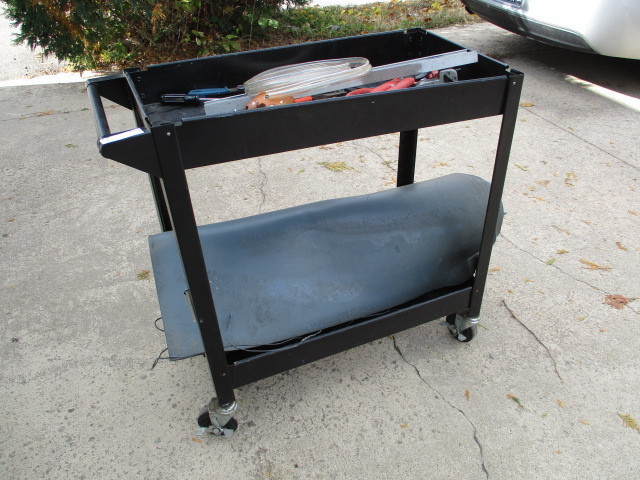 lot 63 image: Shop cart and hand tools