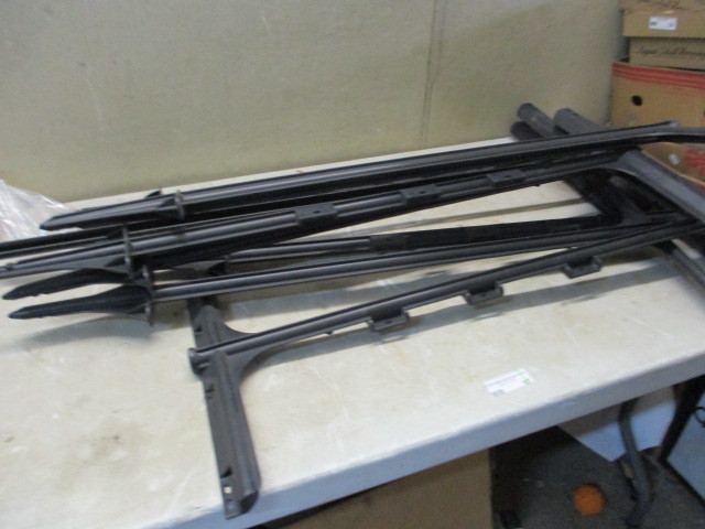 lot 67 image: Plastic T sign posts